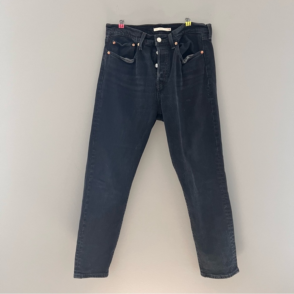 LEVI’S WEDGIE JEANS